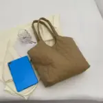Puffed Quilted Handbag for Women 03